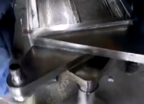 520-1S直線篩 篩分粉料 客戶使用現場